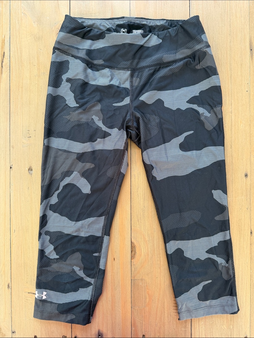 Under Armour Black & Gray Camo Capri Leggings for Girls Size XS